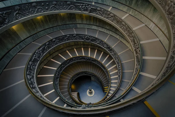 Сходи Браманте Ватиканському Музеї — стокове фото
