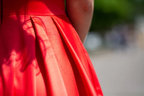 Kobieta Eleganckiej Czerwonej Sukience — Zdjęcie stockowe