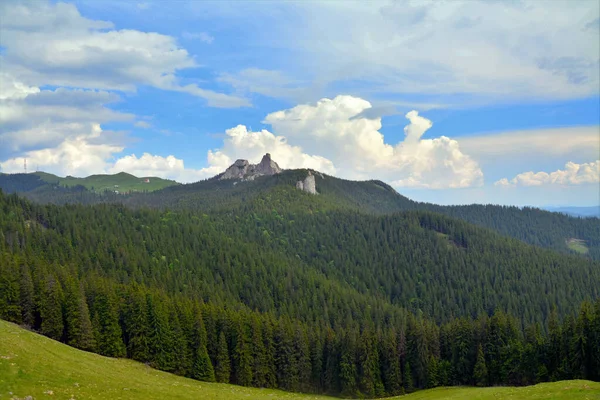 Στιγμιότυπο Υψηλής Γωνίας Τοπίου Από Βουνά Ραράου Στη Ρουμανία — Φωτογραφία Αρχείου