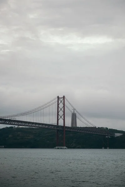 Schöne Graue Aufnahme Der Brücke Ponte Abril Portugal — Stockfoto