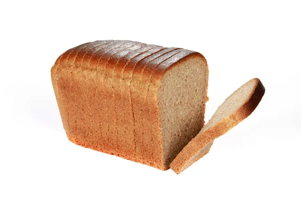 Een Gesneden Brood Van Bruin Brood Geïsoleerd Een Witte Achtergrond — Stockfoto