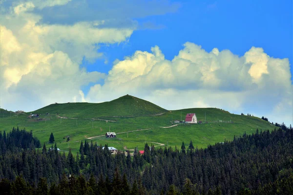 Eine Hochwinkelaufnahme Einer Landschaft Vom Gipfel Des Pietrele Doamnei Den — Stockfoto