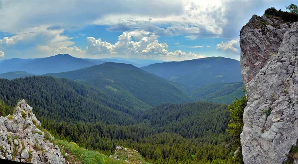 Высокоугольный Снимок Пейзажа Гор Рарау Румынии — стоковое фото