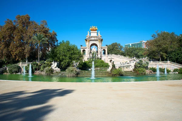 Barcelona Espanja Lokakuu 2020 Suuri Vesiputous Muistomerkki Parc Ciutadella Loistava — kuvapankkivalokuva