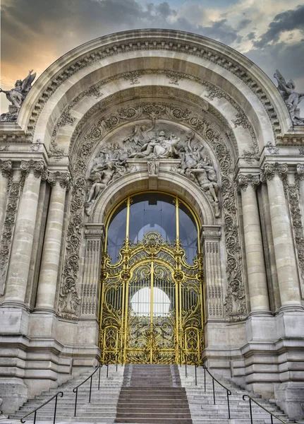Eine Vertikale Aufnahme Des Petit Palais Musee Des Beaux Arts — Stockfoto