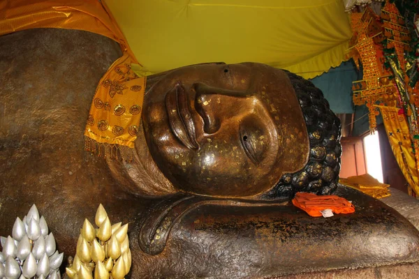 Der Goldene Liegende Buddha Erreicht Das Nirwana Auf Dem Phnom — Stockfoto