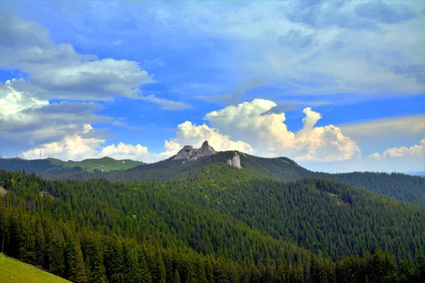 Τοπίο Τον Ορεινό Όγκο Pietrele Doamnei Από Βουνά Rarau Romani — Φωτογραφία Αρχείου