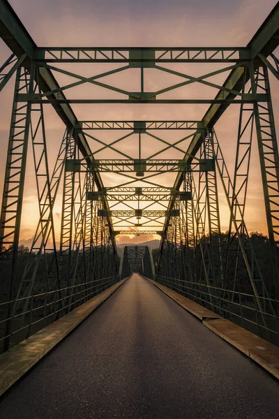 夕阳西下 一座桥的美丽立面 — 图库照片