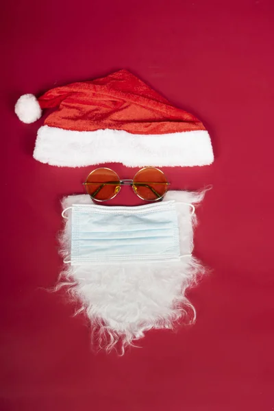 Plan Vertical Chapeau Barbe Père Noël Avec Masque Chirurgical Sur — Photo