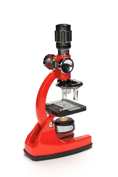 Eine Vertikale Aufnahme Eines Roten Mikroskops Isoliert Auf Weißem Hintergrund — Stockfoto