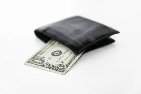一只黑色皮夹 里面有一美元现金 背景为白色 — 图库照片