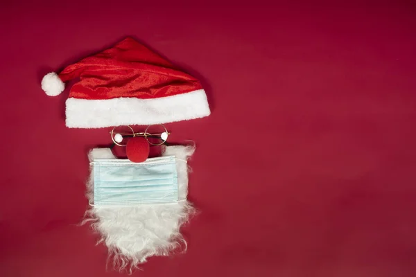 Alto Ángulo Tiro Santa Clause Sombrero Barba Con Una Máscara — Foto de Stock