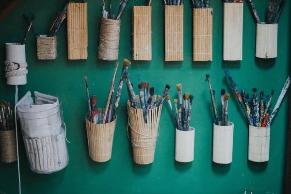 View Several Paintbrushes White Jars Green Background — Stock Photo, Image