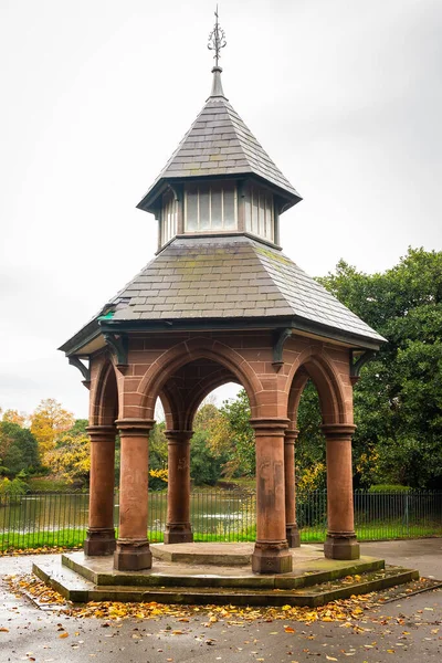 Uno Scatto Verticale Gazebo Allo Stanley Park Liverpool Regno Unito — Foto Stock