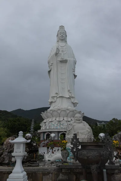 Eine Vertikale Aufnahme Der Buddha Statue Nang Vietnam — Stockfoto