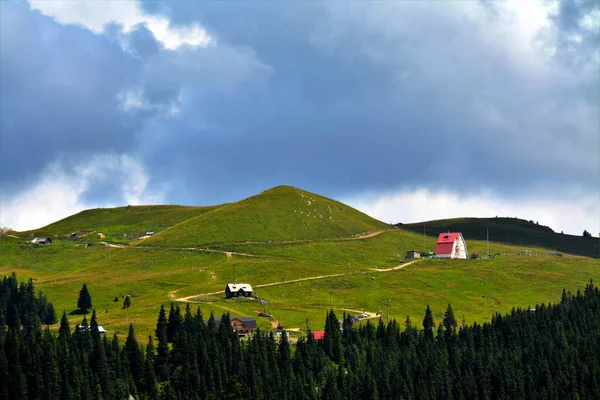 Высокий Угол Съемки Пейзажа Вершины Pietrele Doamnei Горах Рарау Румынии — стоковое фото