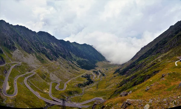 Een Close Opname Van Transfagarasan Kronkelweg Het Fagaras Gebergte Roemenië — Stockfoto