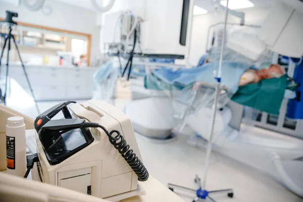 Eine Selektive Fokusaufnahme Medizinischer Geräte Einem Krankenhaus Und Eines Älteren — Stockfoto