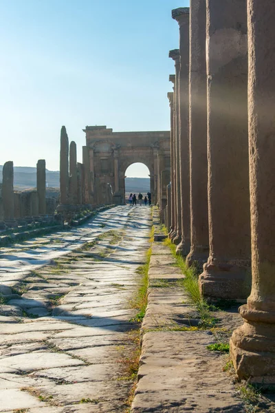 アルジェリアのティンガドにある有名なローマ遺跡の垂直ショット — ストック写真