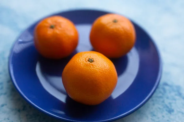 Gros Plan Mandarines Fraîches Sur Une Assiette — Photo