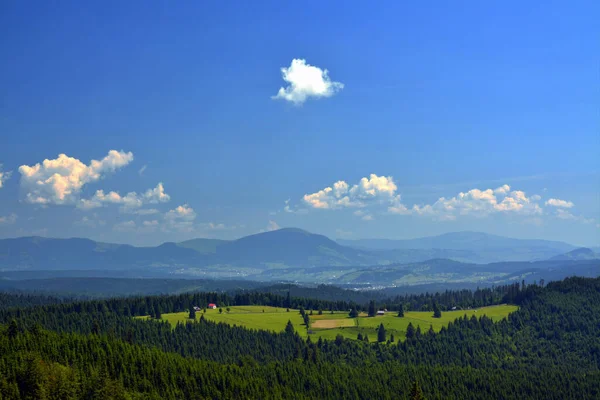 Eine Hochwinkelaufnahme Einer Landschaft Aus Dem Rarau Gebirge Rumänien — Stockfoto