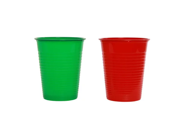 Две Зеленые Красные Пластиковые Чашки Изолированы Белом Фоне — стоковое фото