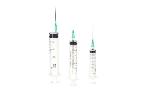 白い背景に隔離された異なる医療用注射器のセット — ストック写真