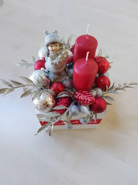 빛나는 장난감으로 크리스마스 촛불의 — 스톡 사진
