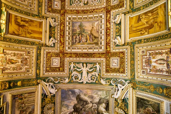 Roma Italy Jun 2017 Renaissance Art 梵蒂冈 圣彼得大教堂无疑是世界上最令人印象深刻的教堂之一 — 图库照片