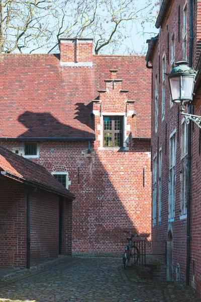 Een Verticale Foto Van Gebouwen Het Oude Centrum Van Leuven — Stockfoto