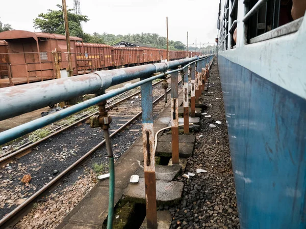 Una Vista Las Antiguas Rústicas Barandillas Ferrocarril — Foto de Stock