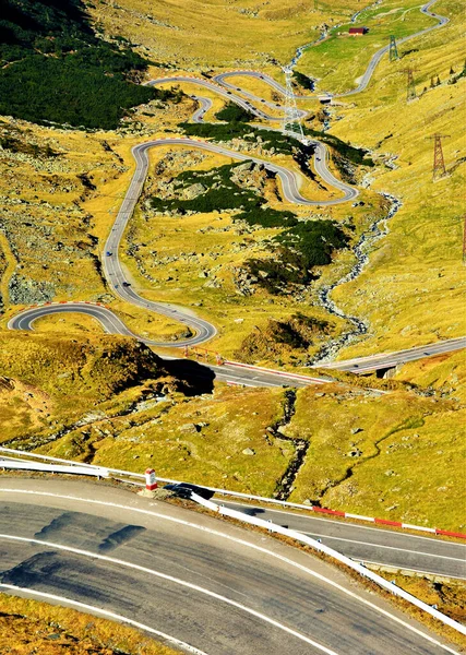 Een Verticaal Schot Van Transfagarasan Kronkelweg Fagaras Mountains Roemenië — Stockfoto