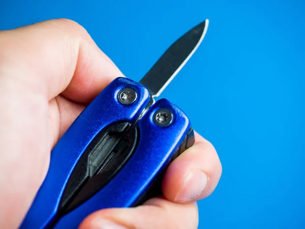 Closeup Shot Hand Holding Blade Pocket Utility Tool — Stock Photo, Image