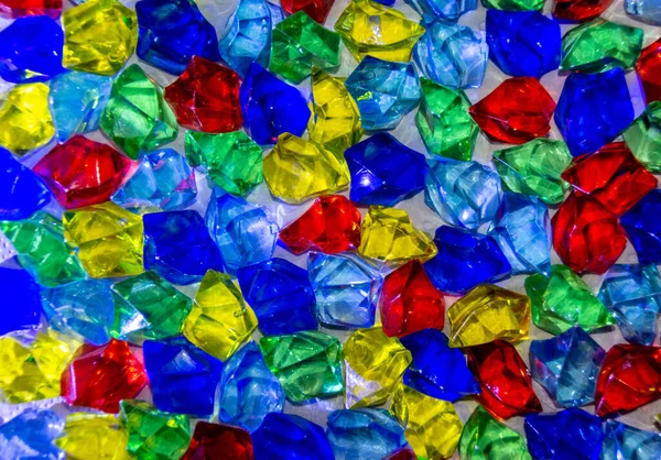 Una Vista Dall Alto Cristalli Artificiali Colorati Sul Tavolo Sotto — Foto Stock