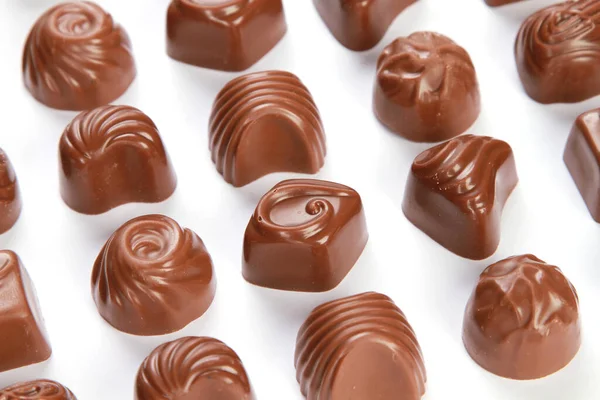Tiro Close Pralinas Chocolate Isolado Fundo Branco — Fotografia de Stock