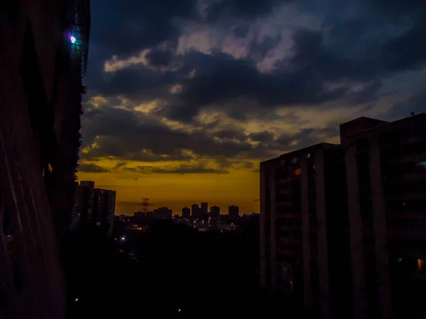 Hermoso Plano Siluetas Edificios Sobre Fondo Atardecer —  Fotos de Stock