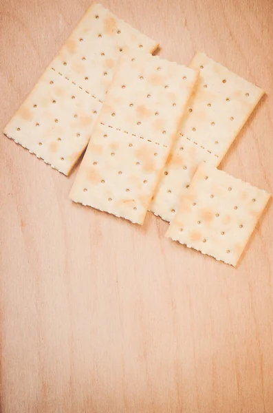 Una Toma Vertical Galletas Crujientes Una Superficie Texturizada Madera Con —  Fotos de Stock