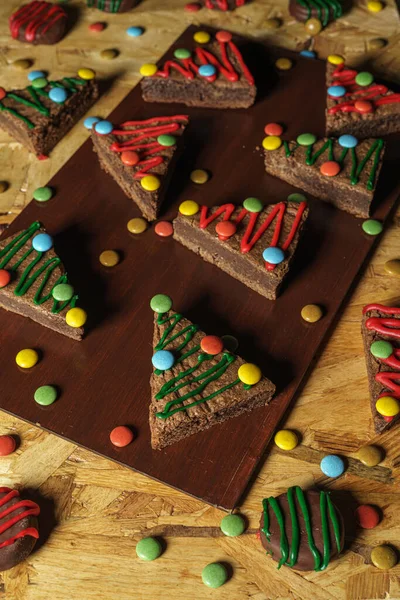 Top View Decorative Christmas Tree Biscuits Wooden Board — Stock Photo, Image