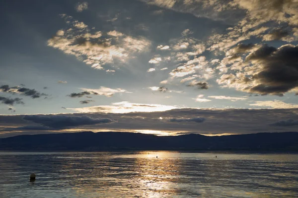 Une Belle Vue Sur Lever Soleil Sur Une Mer Calme — Photo