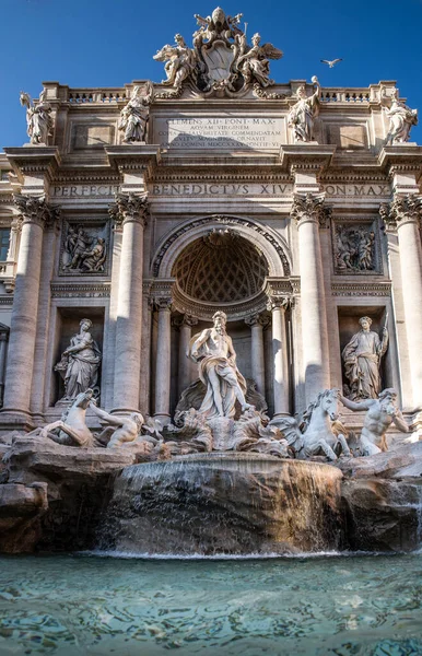 Sebuah Gambar Sudut Rendah Dari Trevi Fountain Roma Italia — Stok Foto