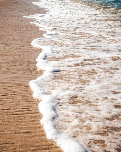Closeup Vertical Shot Sandy Tropical Coastline Soft Waves Foam — Stock Photo, Image