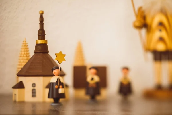 Een Shot Van Van Hout Kerst Zangers Een Kerk Plank — Stockfoto