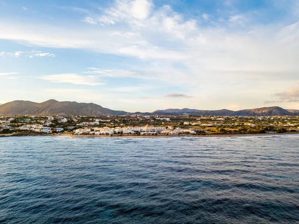 Tatil Köyü Yakınlarında Bir Deniz Manzarası — Stok fotoğraf
