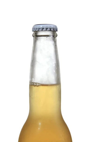 Een Verticaal Shot Van Een Bierflesje Geïsoleerd Een Witte Achtergrond — Stockfoto