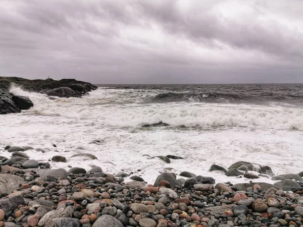 Ein Blick Auf Starke Wellen Die Einem Düsteren Tag Auf — Stockfoto