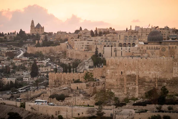 Tiro Aéreo Cidade Velha Jerusalém Israel Sobre Fundo Céu Dramático — Fotografia de Stock