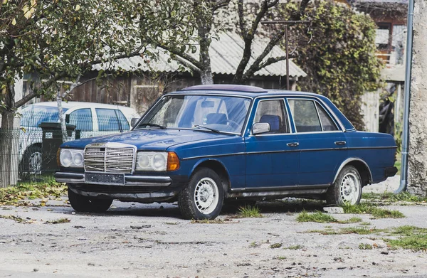 Graac Chorvatsko Listopadu 2020 Krásný Starý Modrý Mercedes W123 200D — Stock fotografie