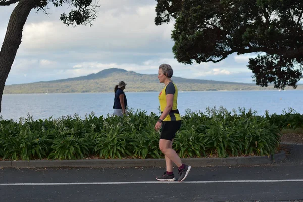 Auckland Zealand Nov 2020 View Woman Walking Tamaki Drive Mission — Stock Fotó