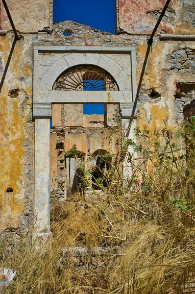 Ein Verlassenes Beschädigtes Gebäude Auf Der Griechischen Insel Symi — Stockfoto