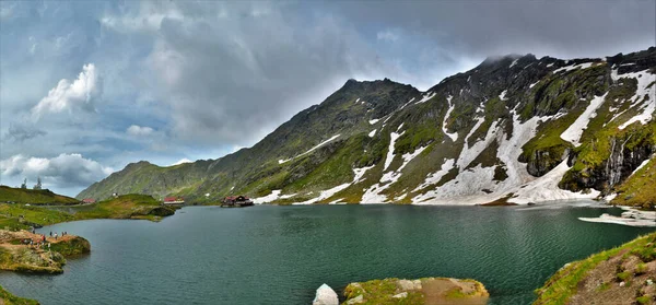 Der Wunderschöne Balea See Umgeben Vom Schneebedeckten Fagaras Gebirge Rumänien — Stockfoto